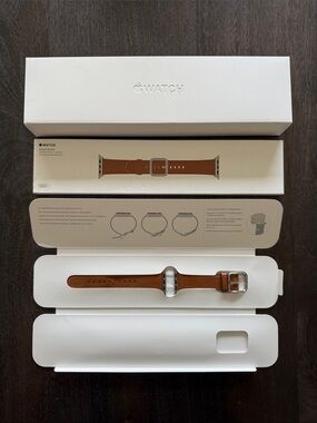 Apple Brown Leather Classic Buckle Apple Watch Band